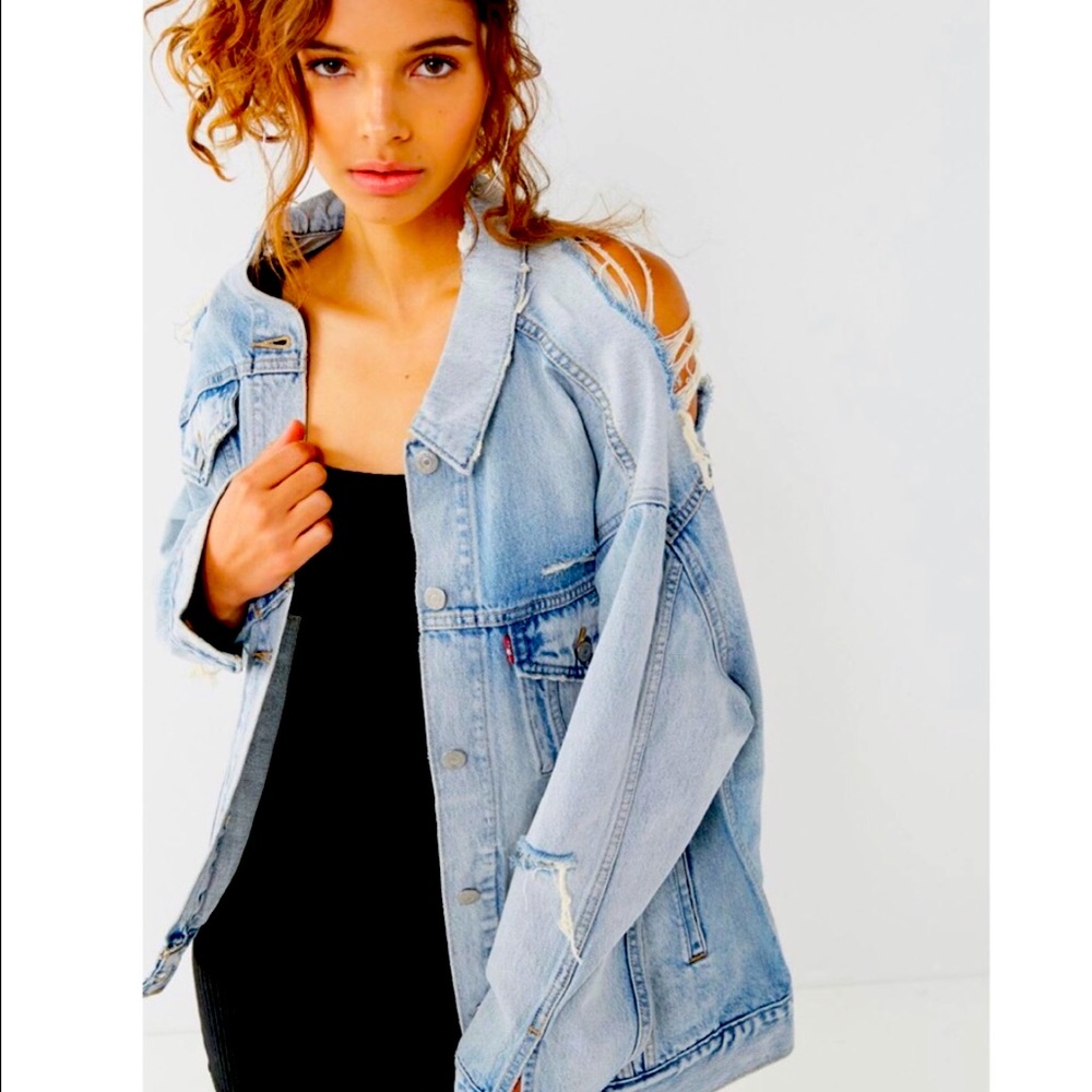 Levi’s Destroyed Trucker Jacket Oversized